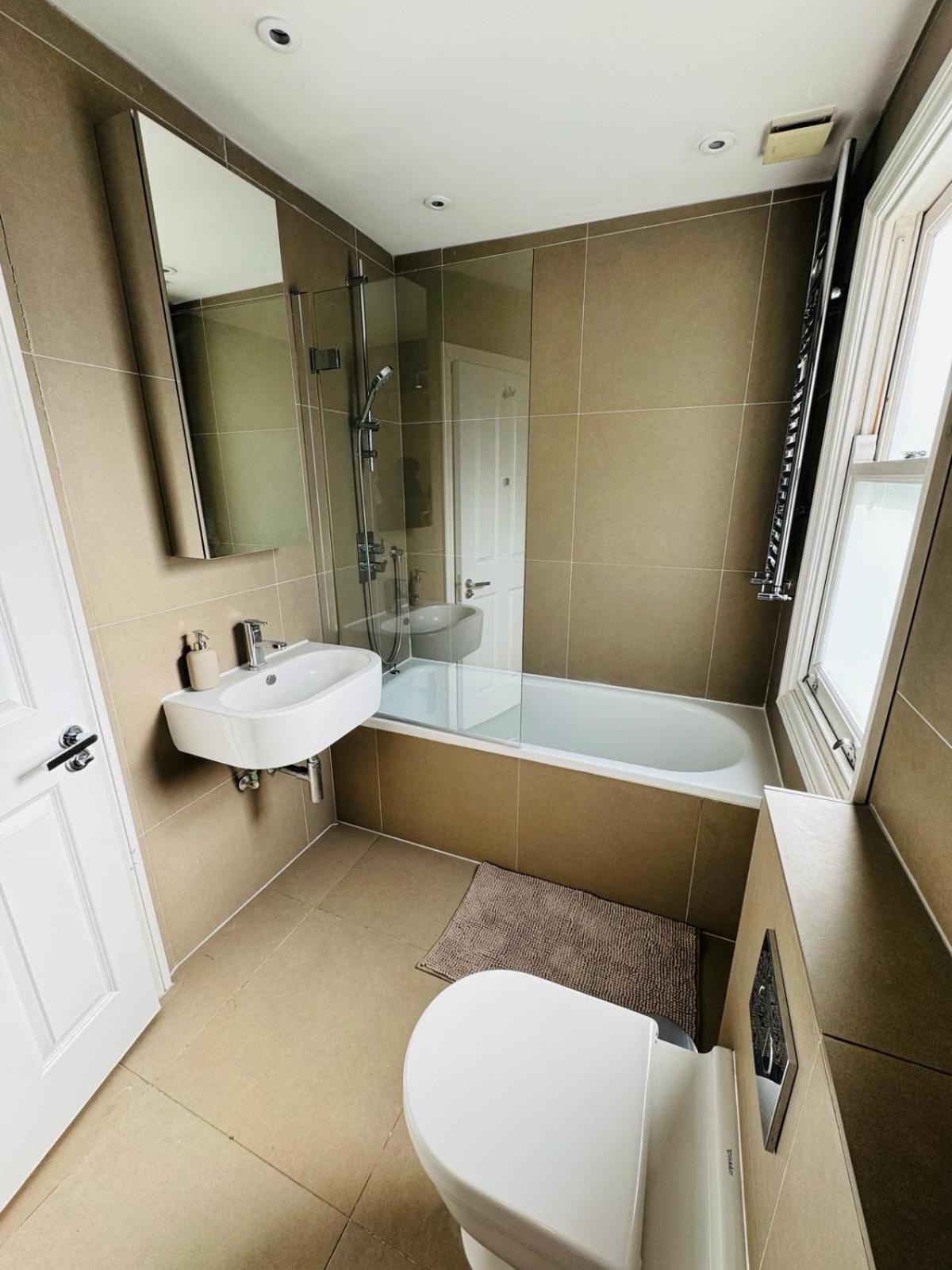 Stunning Flat In Chiswick Apartment Londra Exterior foto