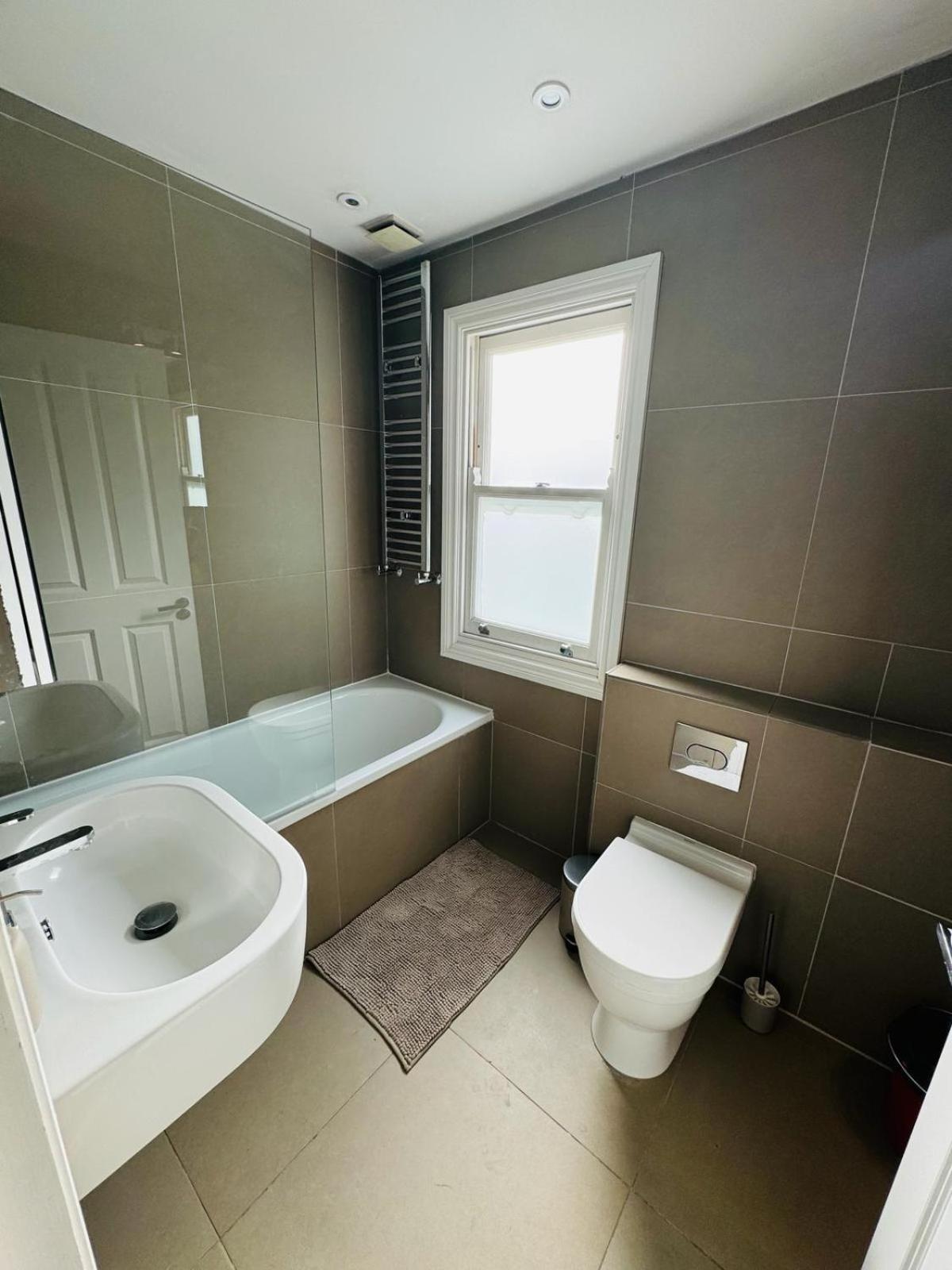 Stunning Flat In Chiswick Apartment Londra Exterior foto