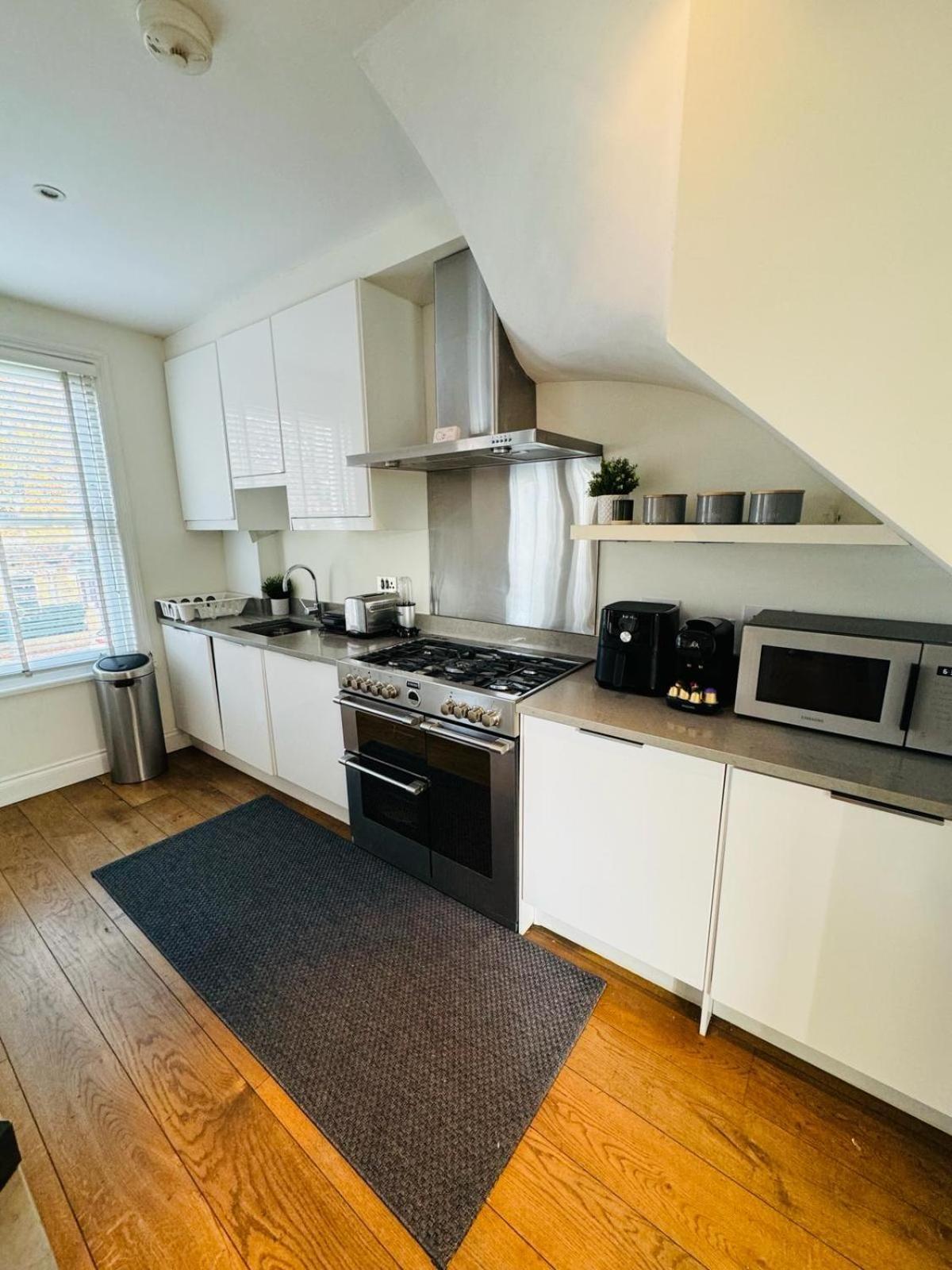 Stunning Flat In Chiswick Apartment Londra Exterior foto